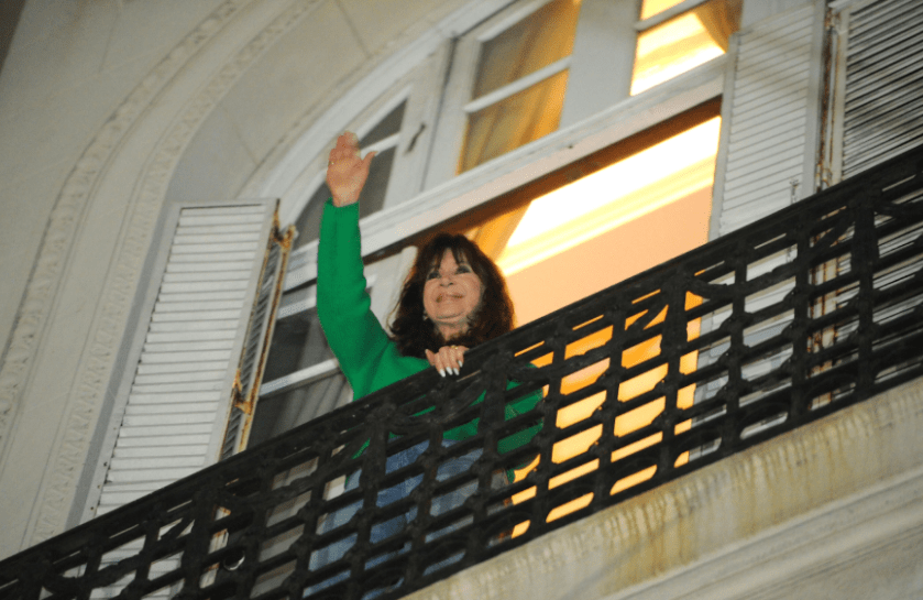 La custodia de Cristina vigila casas vacías en el Sur mientras la ex mandataria cumple prisión&nbsp;domiciliaria